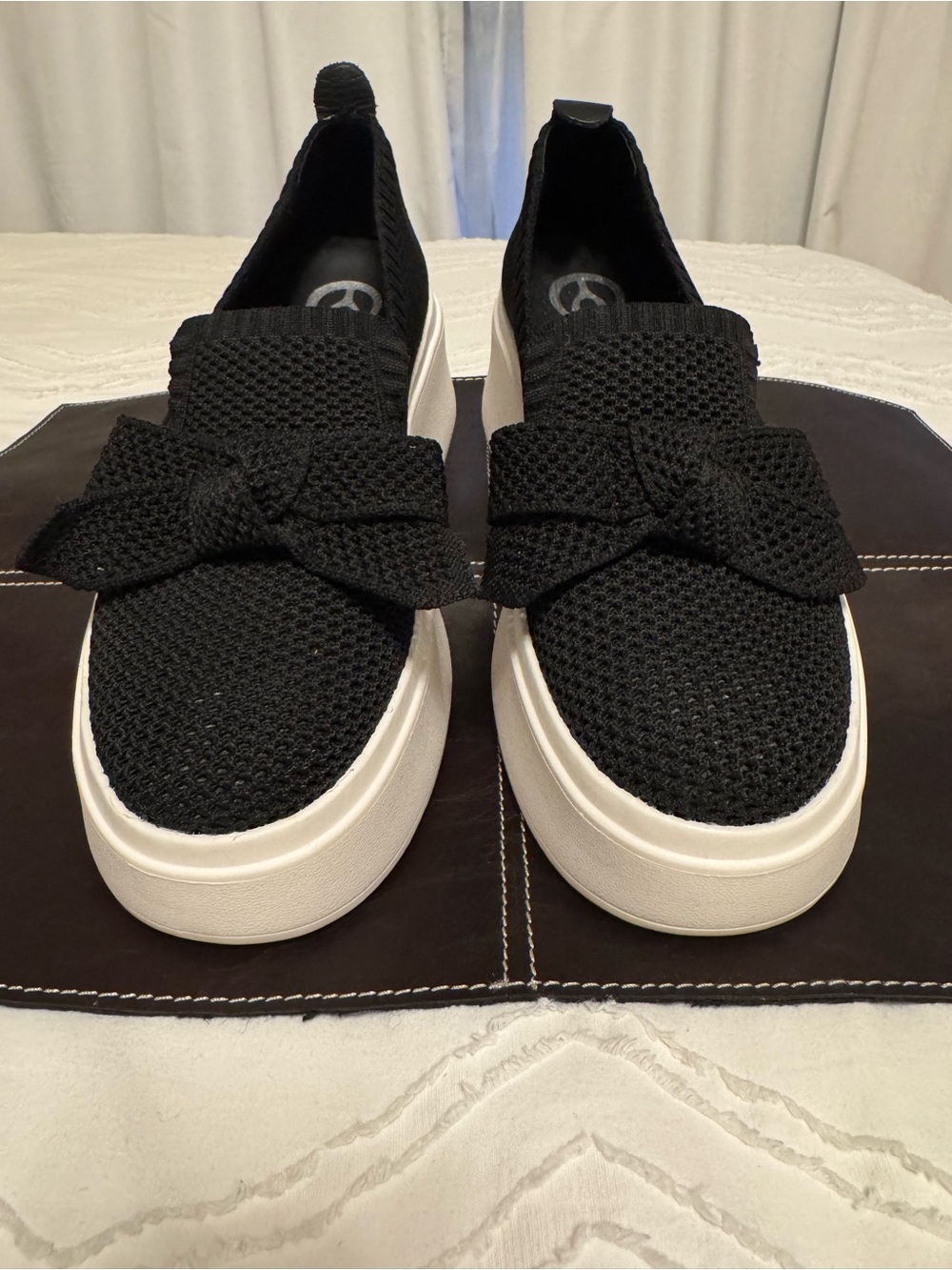 WISHBONE Black Knit Slip-On Sneakers with Bow Accent - Size 7.5 (fits like 7)